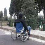 disabile_marciapiede_medium1