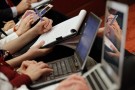 Giornalista solleva la gonna in diretta