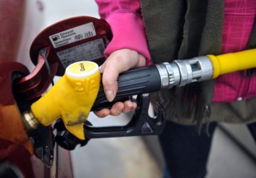 Prezzo benzina in aumento Maggio 2013